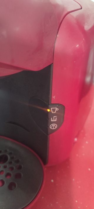 Cafetera cápsulas roja