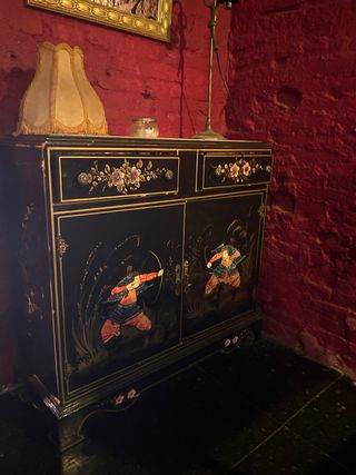 Mueble lacado vintage negro