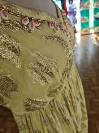 Vestido dorado brillante
