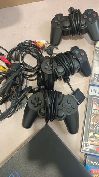 PS2 (PlayStation 2) + 3 Mandos + Memory Card 16Mb