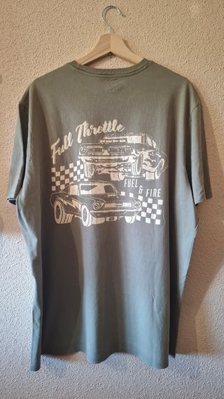 Camiseta verde estampada