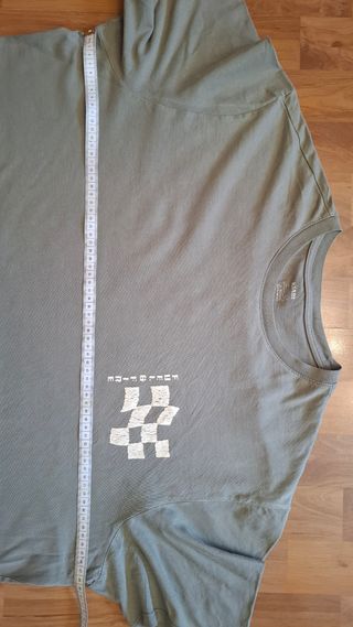 Camiseta verde estampada