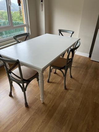 Mesa comedor + 4 sillas