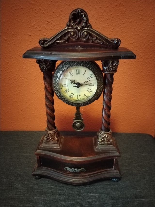 Reloj sobremesa madera antiguo