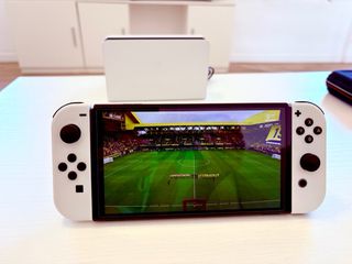 Nintendo Switch OLED - Blanca y Negra