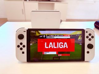 Nintendo Switch OLED - Blanca y Negra