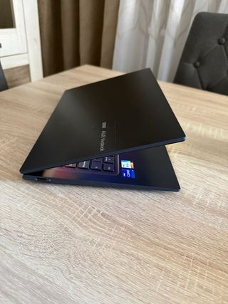 Asus Vivobook 14" F1404Z i7