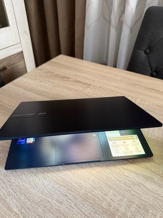 Asus Vivobook 14" F1404Z i7