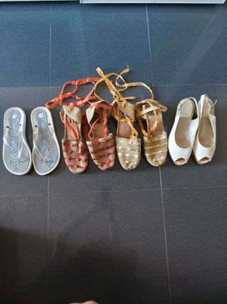 Sandalias y zapatos planos