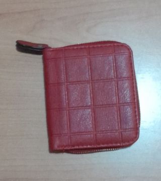 Monedero rojo pequeño