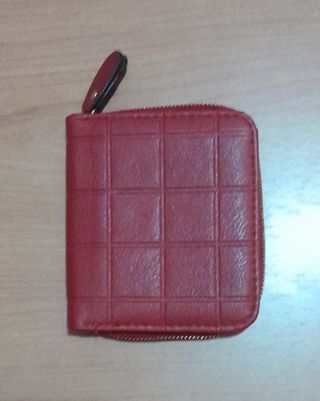 Monedero rojo pequeño