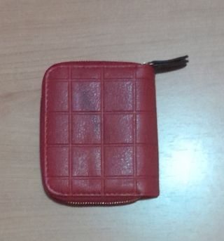 Monedero rojo pequeño