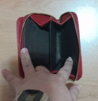 Monedero rojo pequeño