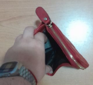 Monedero rojo pequeño