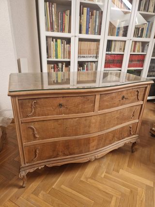 Cómoda antigua de madera
