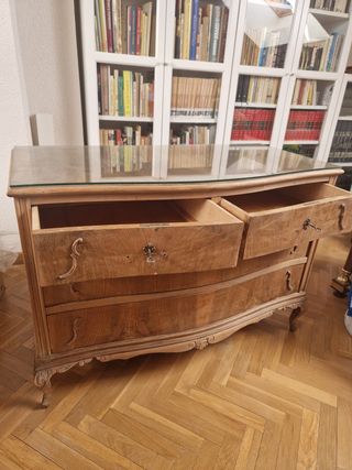 Cómoda antigua de madera
