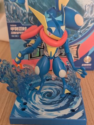 Figura Greninja Blokees Pokémon
