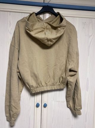 Sudadera corta beige con capucha