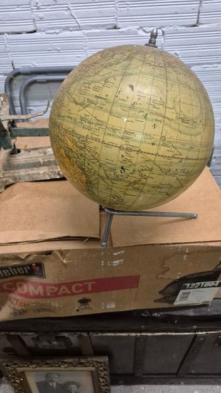 Antigua bola del mundo geográfica