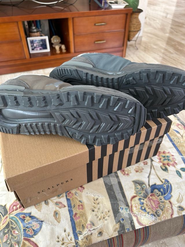 Zapatillas SCALPERS grises y marrones
