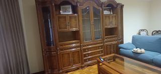 Muebles salón madera - vitrina
