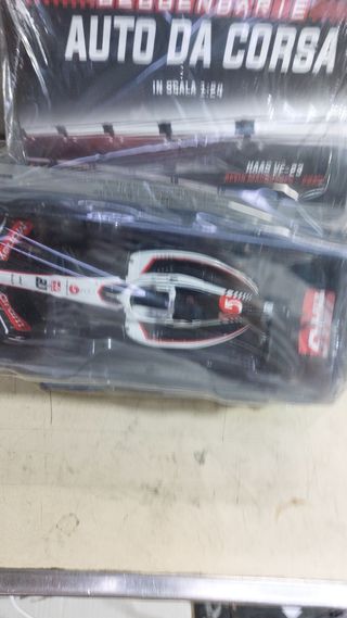 Auto da corsa Haas VF-23 1:64
