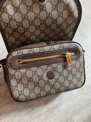 Bolso Gucci bandolera GG