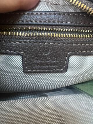 Bolso Gucci bandolera GG