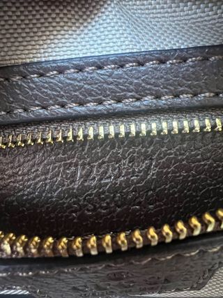 Bolso Gucci bandolera GG