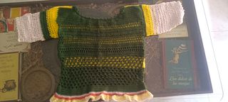Jersey tejido a crochet verde-amarillo