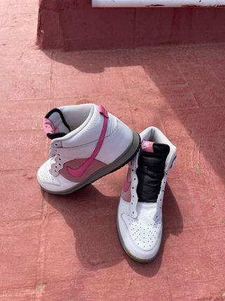 Nike Dunk High - Blancas y Rosas