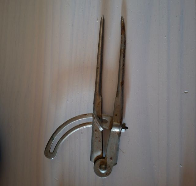 Vecchia bussola da disegno