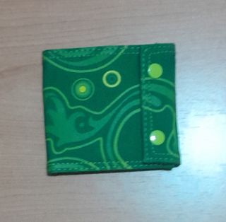 Monedero verde estampado