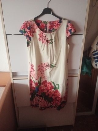Vestido floral beige y rosa
