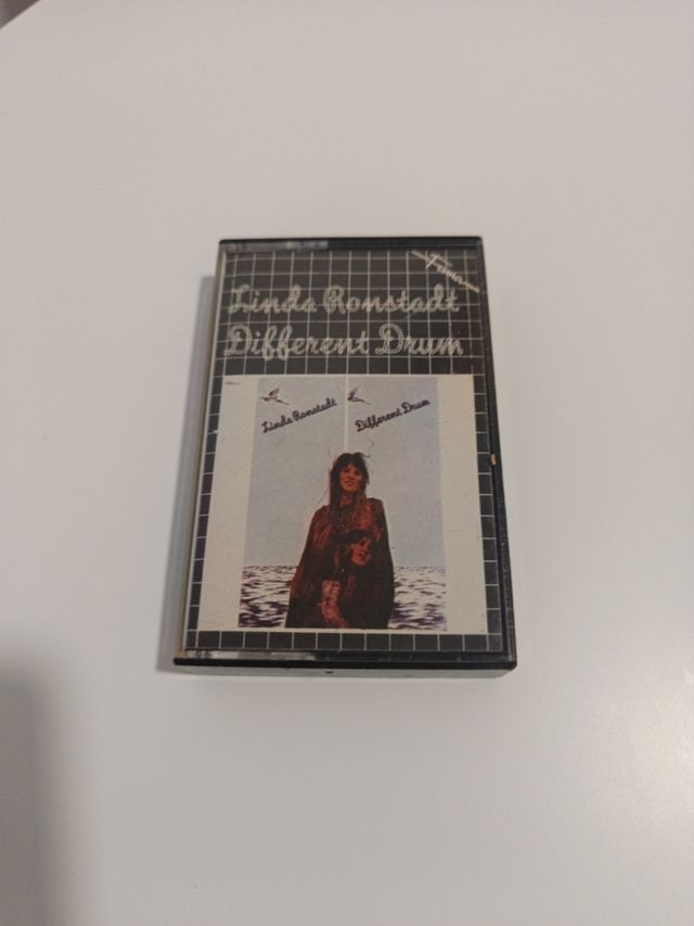 Casete Linda Ronstadt - Different Drum