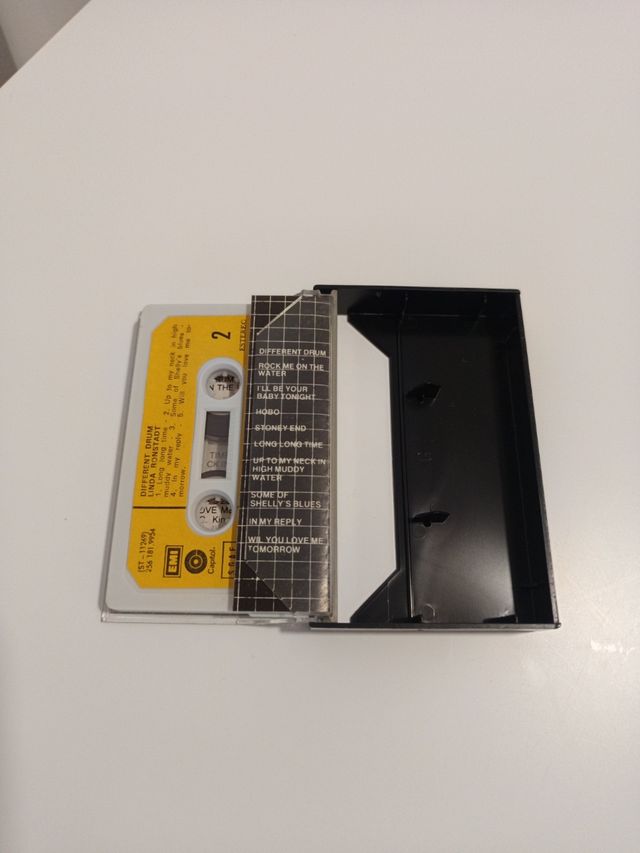 Casete Linda Ronstadt - Different Drum