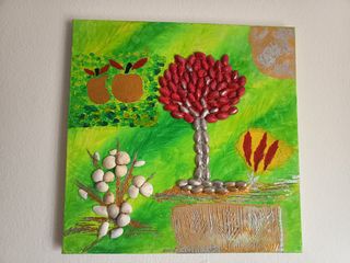Cuadro pintado a mano con conchas y semillas
