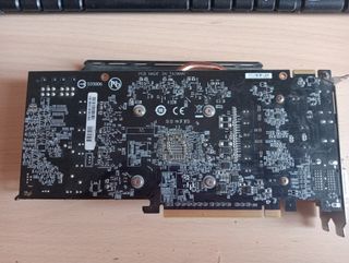 Gráfica Gigabyte GV-R9270C-2GD