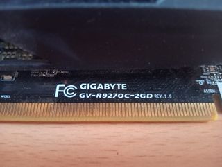 Gráfica Gigabyte GV-R9270C-2GD