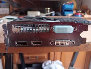Gráfica Gigabyte GV-R9270C-2GD