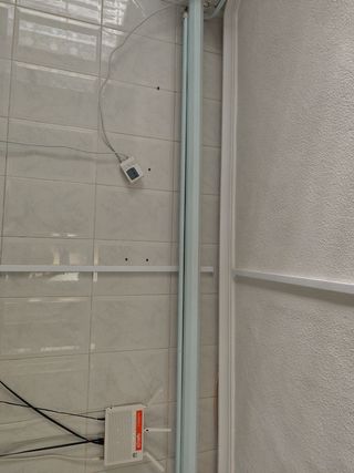 Proyector Blanco - Pantalla