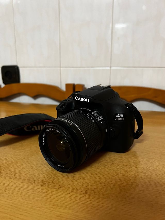 Canon EOS 2000D - Cámara réflex