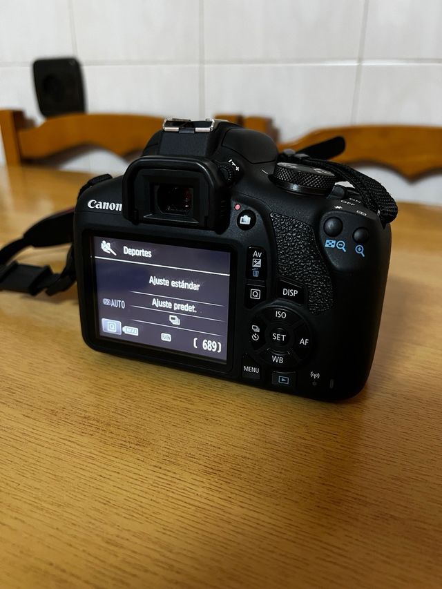 Canon EOS 2000D - Cámara réflex