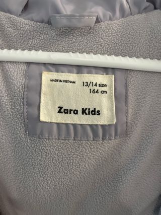 Abrigo con capucha acolchado gris talla 13/14