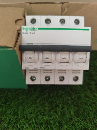 Interruptor Schneider Electric iC60N C63A