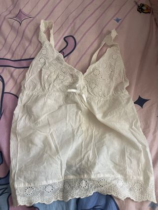 Camisola blanca de encaje