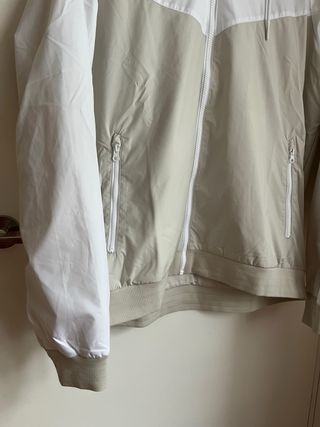 Chaqueta Nike Windrunner - Talla L - Nueva