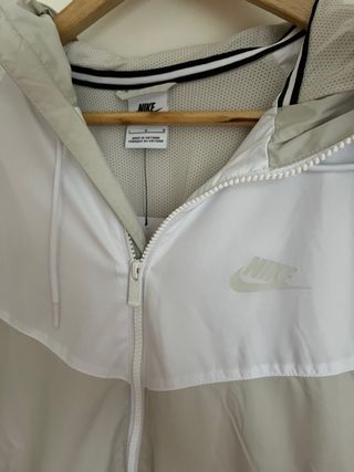 Chaqueta Nike Windrunner - Talla L - Nueva