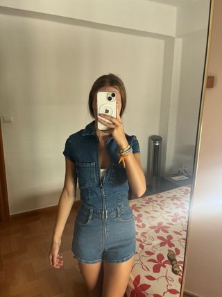 Mono vaquero Bershka corto
