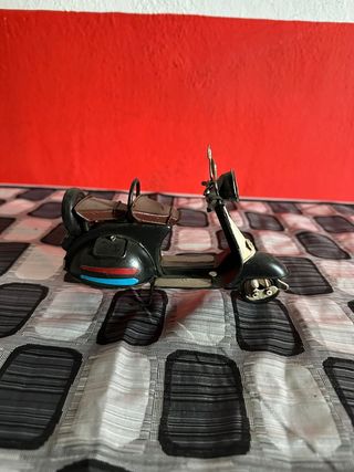 Vespa Clásica Metálica